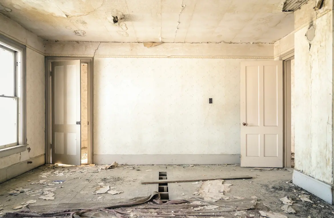 Waste disposal crew managing a cleanout project in Struthers